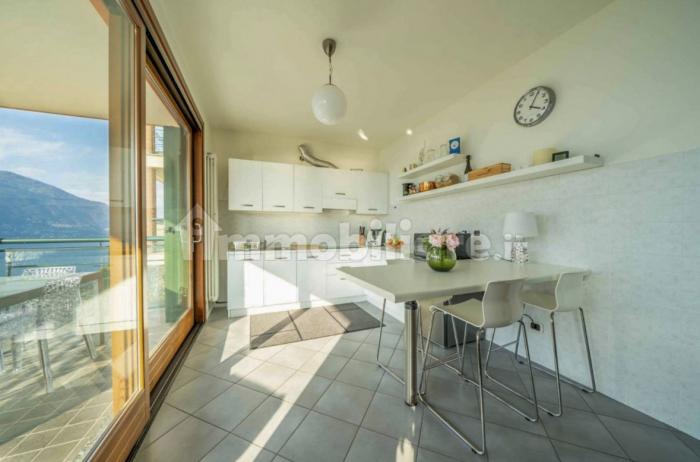 Offene und moderne Küchenzeile