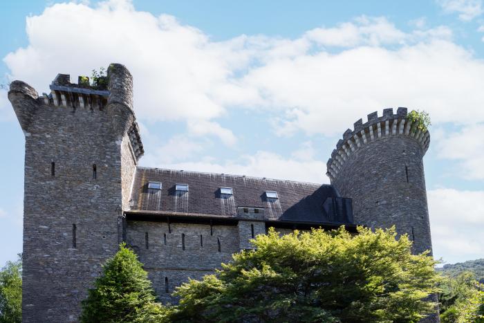 Architektonische Außenansicht des Burgturmes