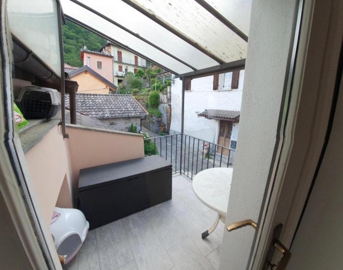 Ca. 4 m² großer überdachter Balkon