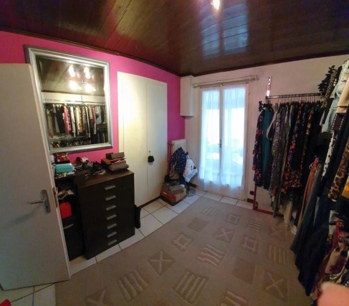 Schrankzimmer oder alternativ eines von drei Schlafzimmern