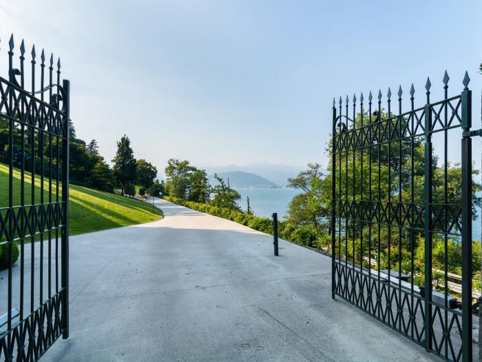 Residenza Verde Lago mit Pool und einem 3.800 m² großem Grundstück