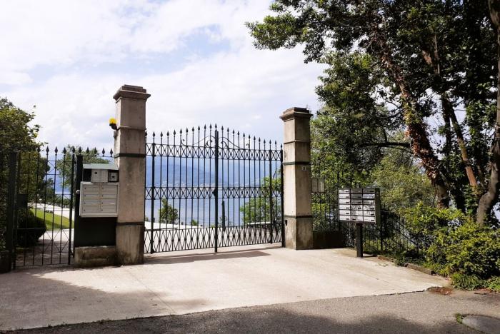 Residenza Verde Lago mit Pool und einem 3.800 m² großem Grundstück