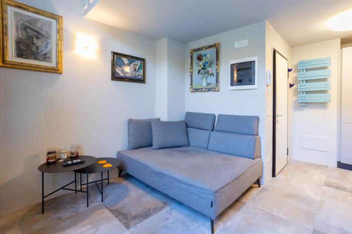 Lichtdurchfluteter Wohn-/ Essbereich inklusive voll ausgestatteter Küchenzeile