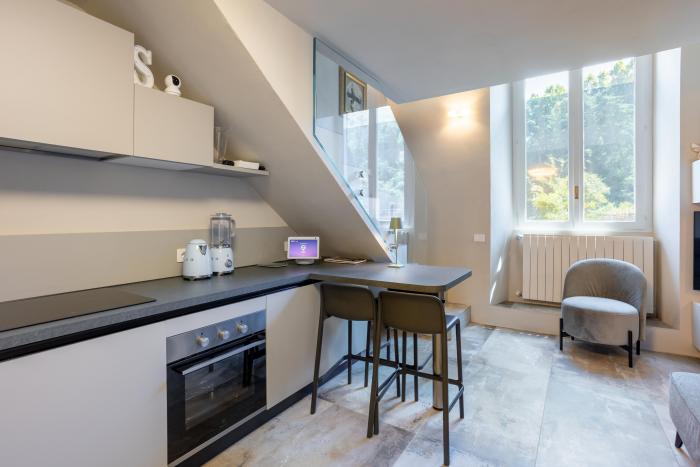 Lichtdurchfluteter Wohn-/ Essbereich inklusive voll ausgestatteter Küchenzeile