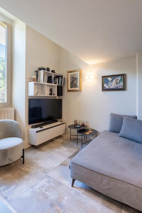 Lichtdurchfluteter Wohn-/ Essbereich inklusive voll ausgestatteter Küchenzeile