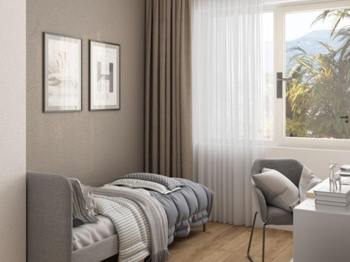 Schlafzimmer mit hochwertigem Parkettboden und Klimaanlage