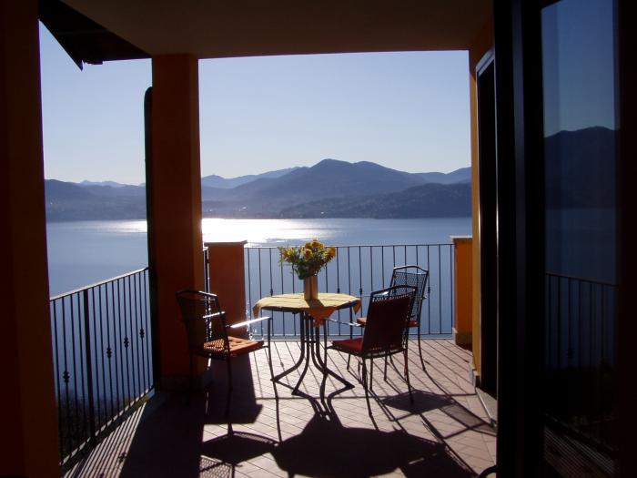 3-Zimmer-Eckwohnung mit ca. 72 m² Wfl. + 3 Panoramaterrassen von ca. 128 m² + kleiner Garten + ca. 22 m² Eckbalkon