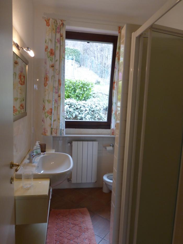 3-Zimmer-Eckwohnung mit ca. 72 m² Wfl. + 3 Panoramaterrassen von ca. 128 m² + kleiner Garten + ca. 22 m² Eckbalkon