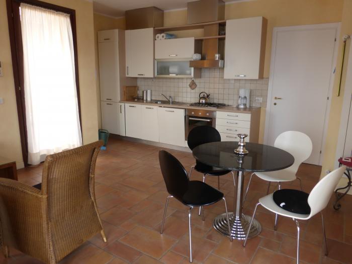 3-Zimmer-Eckwohnung mit ca. 72 m² Wfl. + 3 Panoramaterrassen von ca. 128 m² + kleiner Garten + ca. 22 m² Eckbalkon