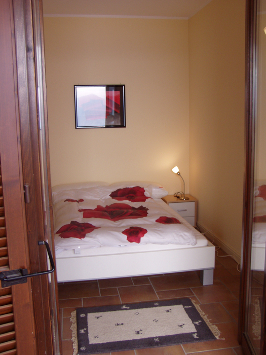 3-Zimmer-Eckwohnung mit ca. 72 m² Wfl. + 3 Panoramaterrassen von ca. 128 m² + kleiner Garten + ca. 22 m² Eckbalkon