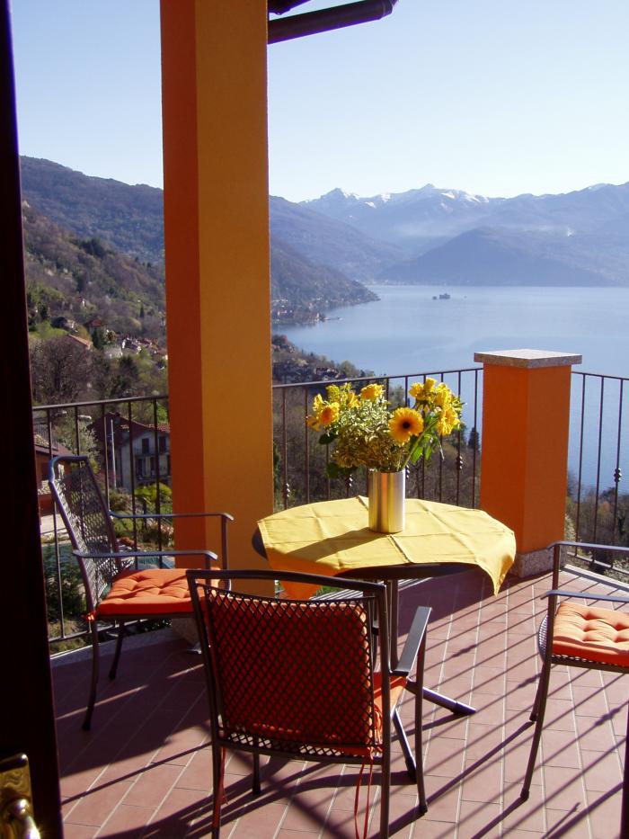 3-Zimmer-Eckwohnung mit ca. 72 m² Wfl. + 3 Panoramaterrassen von ca. 128 m² + kleiner Garten + ca. 22 m² Eckbalkon