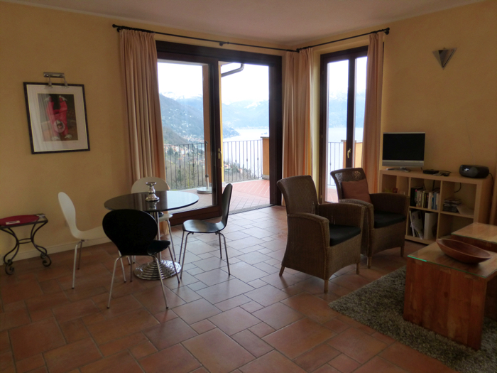 3-Zimmer-Eckwohnung mit ca. 72 m² Wfl. + 3 Panoramaterrassen von ca. 128 m² + kleiner Garten + ca. 22 m² Eckbalkon