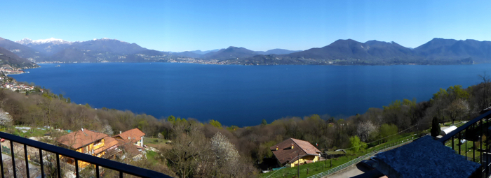 3-Zimmer-Eckwohnung mit ca. 72 m² Wfl. + 3 Panoramaterrassen von ca. 128 m² + kleiner Garten + ca. 22 m² Eckbalkon