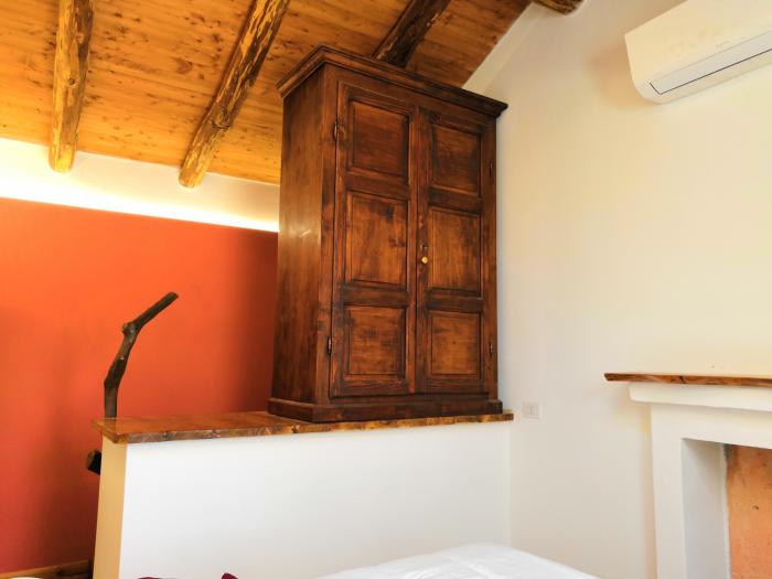 2-Zimmer-Turmrustico „Roccolo“ im ehemaligen Jagdhäuschen in idyllischer Alleinlage mit ca. 58 m² Wohnfläche und Traumseesicht