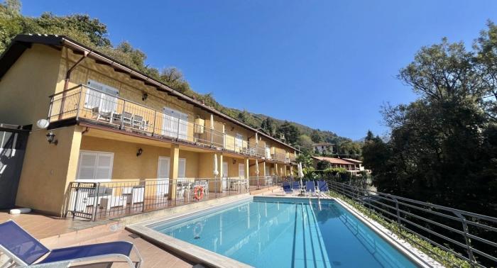 Gemeinschaftlicher Pool im abgeschlossenen Grundstück