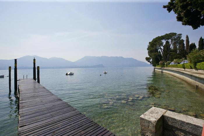 Park mit direktem Seezugang