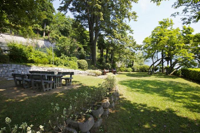 Unvergleichbar schöner Garten in direkter Seelage