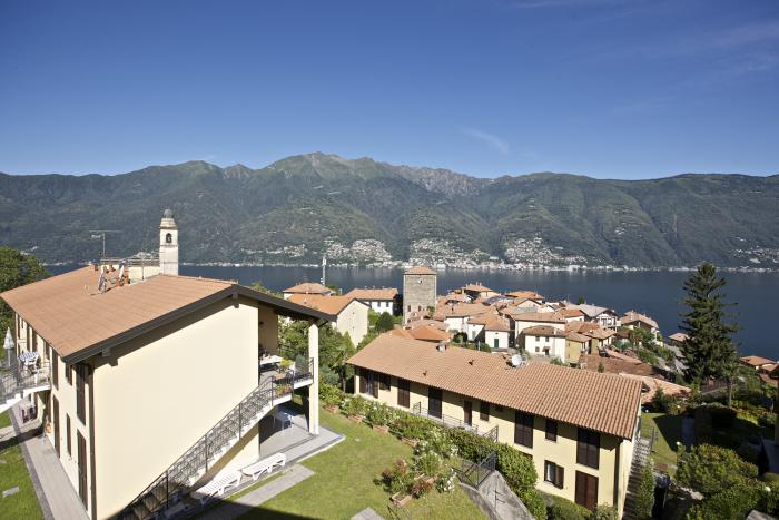 Traumhafte See-, Insel- und Alpensicht vom Innen- und Außenbereich