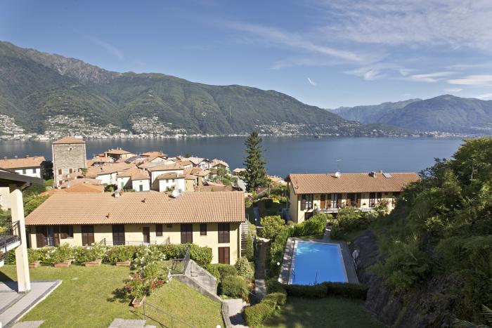 1-Zimmer-Wohnung „Il Giardino delle Camelie“ mit ca. 40 m² Wohnfläche und zwei Balkonen mit Traumseesicht.