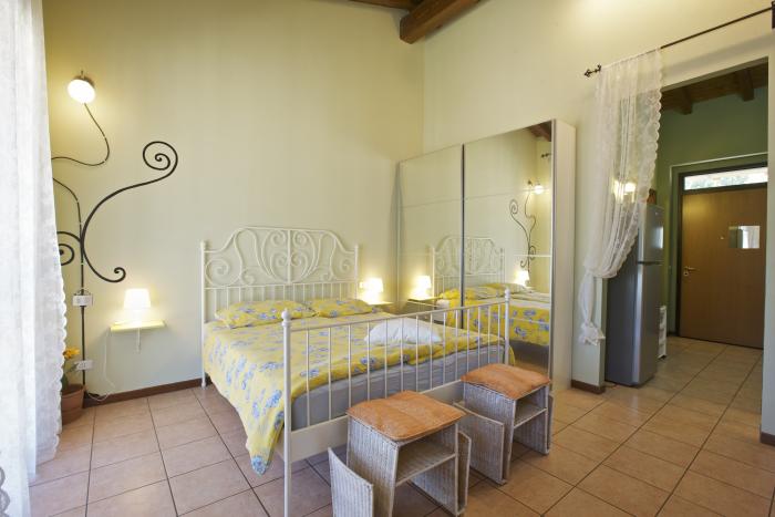 1-Zimmer-Wohnung „Il Giardino delle Camelie“ mit ca. 40 m² Wohnfläche und zwei Balkonen mit Traumseesicht.