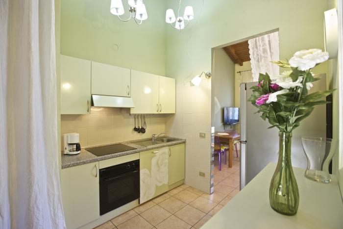 1-Zimmer-Wohnung „Il Giardino delle Camelie“ mit ca. 40 m² Wohnfläche und zwei Balkonen mit Traumseesicht.