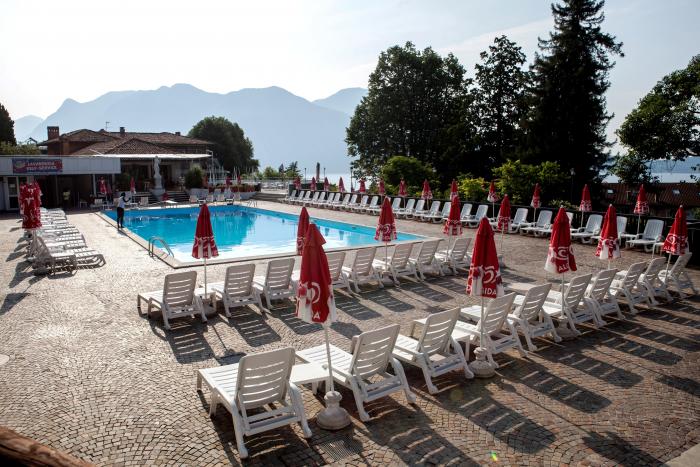 Gepflegter, ca. 25 m x ca. 12 m großer Pool