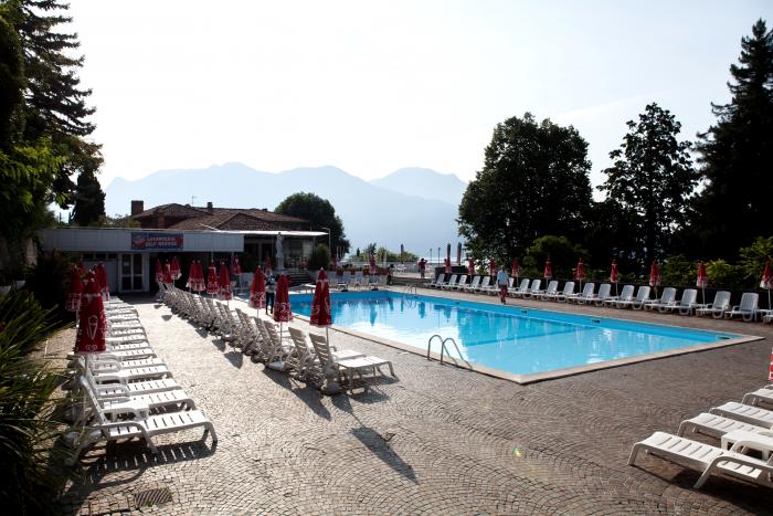 Gepflegter, ca. 25 m x ca. 12 m großer Pool