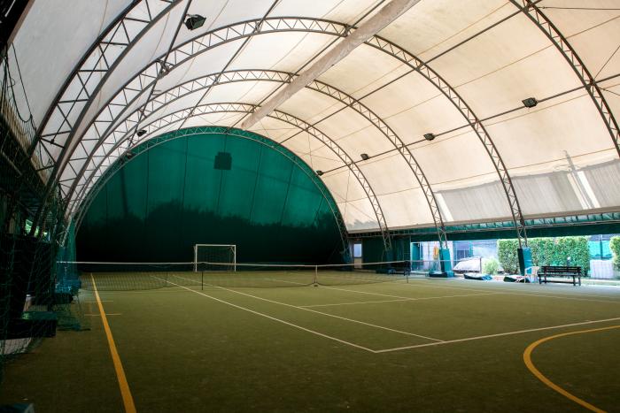 Einer von mehreren Tennisplätzen